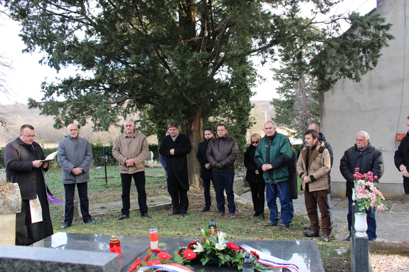 Tužnih 25 godina: U Erveniku odana počast ubijenoj četveročlanoj obitelji Čengić