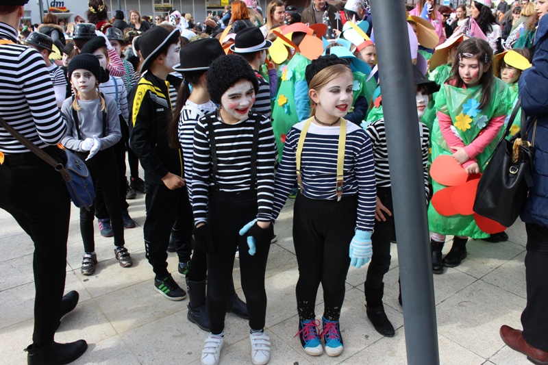 Karnevalska povorka u Kninu