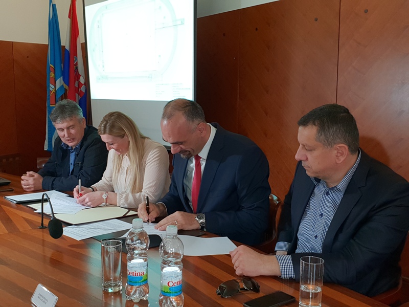 Potpisan Sporazum o sufinanciranju izgradnje atletske staze između Središnjeg državnog ureda za šport i Grada Knina