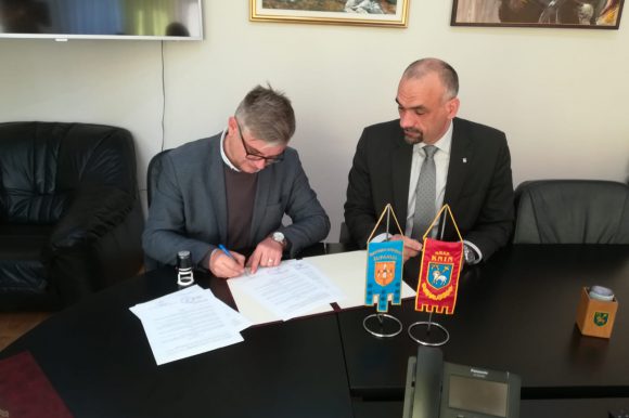 Potpisani ugovori između Grada Knina i Osnovne škole Domovinske zahvalnosti Knin