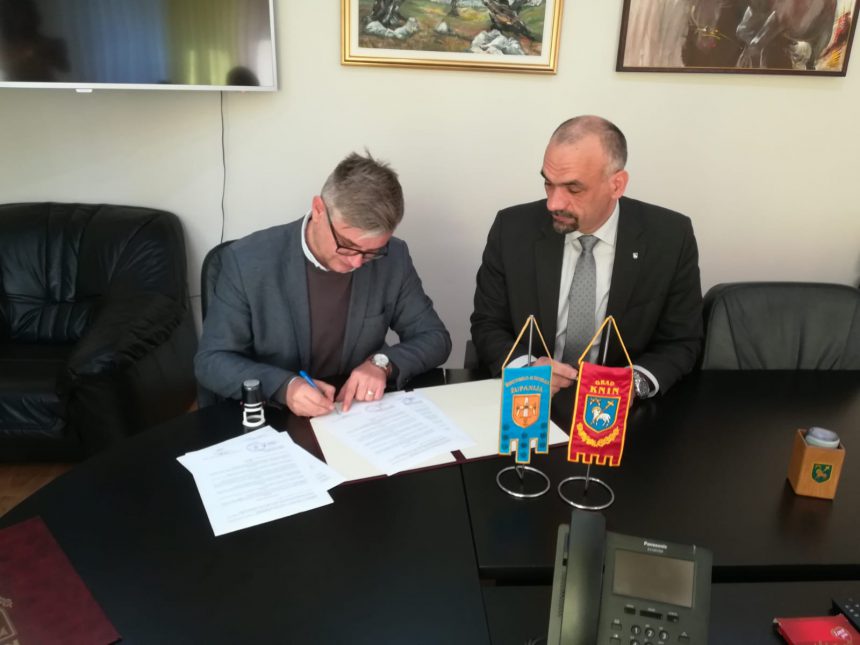 Potpisani ugovori između Grada Knina i Osnovne škole Domovinske zahvalnosti Knin