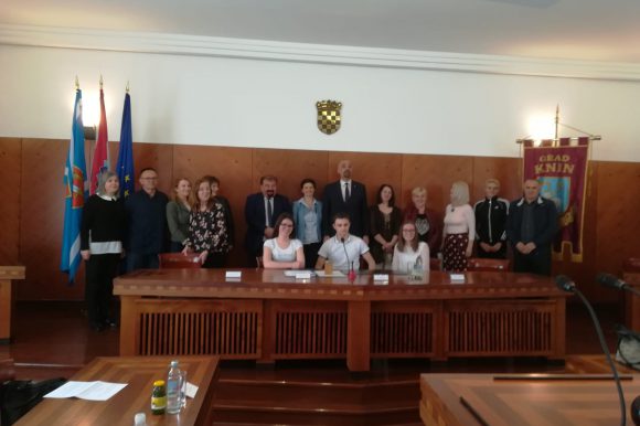 Grad Knin uručio stipendije učenicima i studentima