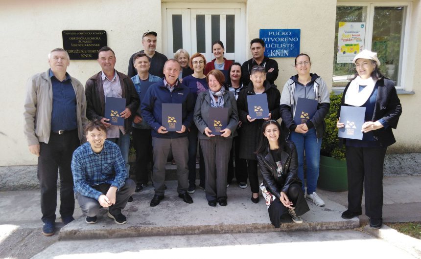 Na Pučkom otvorenom učilištu Knin dodijeljena uvjerenja o osposobljavanju za programe „Uzgajivač/ica, sakupljač/ica i prerađivač/ica ljekovitog i aromatiziranog bilja“ i „Pčelar/ica“