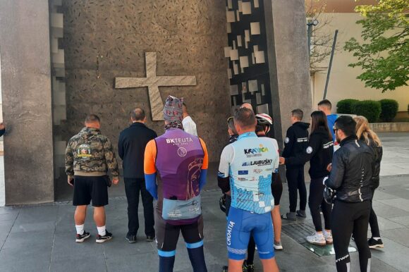 U Kninu završena treća etapa 6. Memorijalnog biciklističkog maratona „Navik on živi ki’ zgine pošteno” Prevlaka – Vukovar- Ilok