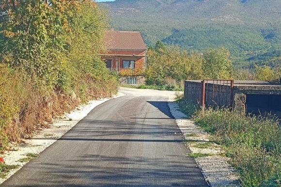 Asfaltiranje ceste za zaseok Klicovi u Golubiću