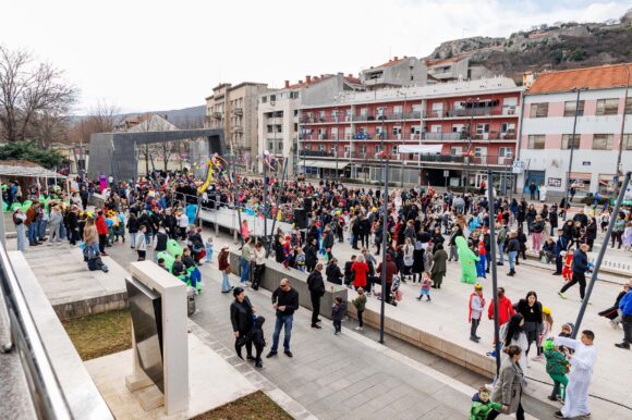 Velika karnevalska proslava u kraljevskom gradu Kninu