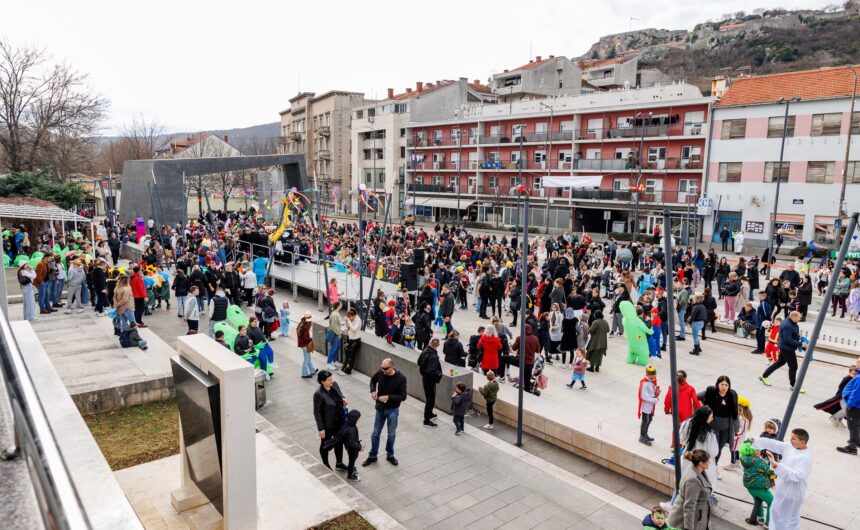 Velika karnevalska proslava u kraljevskom gradu Kninu Velika karnevalska proslava u kraljevskom gradu Kninu