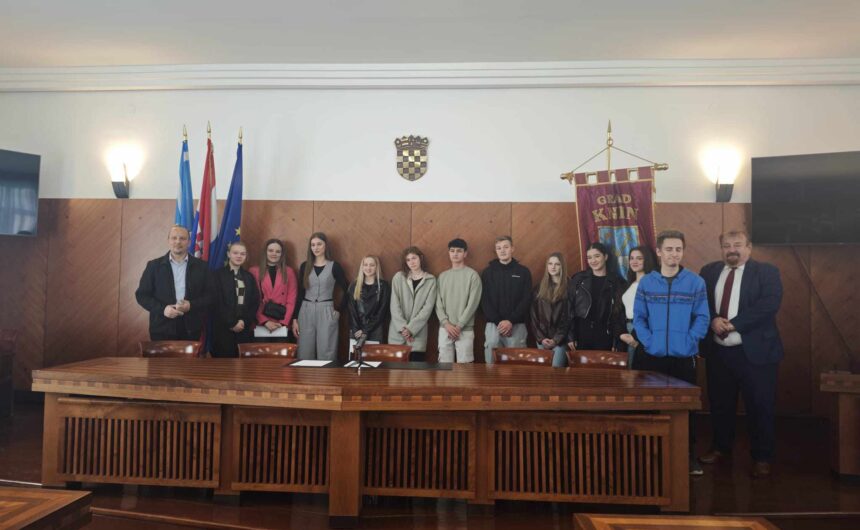 Potpisani ugovori o dodjeli učeničkih i studentskih stipendija Potpisani ugovori o dodjeli učeničkih i studentskih stipendija