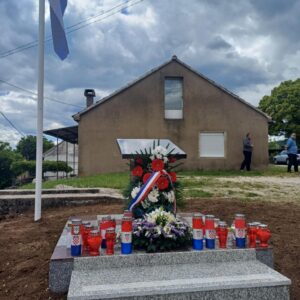 Otkriveno spomen-obilježje Jošku Ćaćiću Begu, tragično stradalom na početku Domovinskog rata