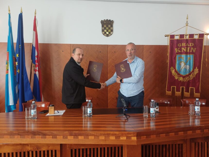Grad Knin i Srednja strukovna škola kralja Zvonimira potpisali Ugovor o poslovno-tehničkoj suradnji Grad Knin i Srednja strukovna škola kralja Zvonimira potpisali Ugovor o poslovno-tehničkoj suradnji