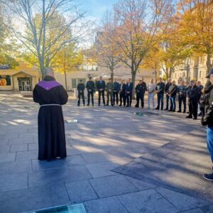 Povodom blagdana Svih svetih položen vijenac i upaljene svijeće Povodom blagdana Svih svetih položen vijenac i upaljene svijeće
