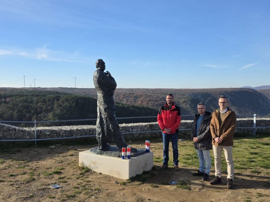 Obilježena 26. godišnjica smrti prvog hrvatskog predsjednika dr. Franje Tuđmana Obilježena 26. godišnjica smrti prvog hrvatskog predsjednika dr. Franje Tuđmana
