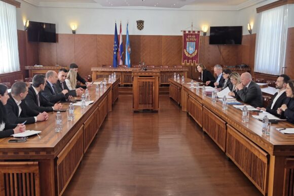 Potpredsjednik Vlade RH i ministar Branko Bačić u radnom posjetu Gradu Kninu