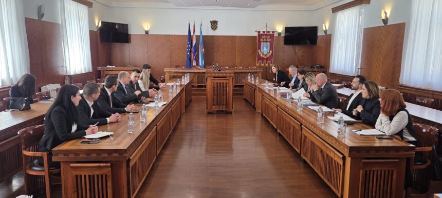 Potpredsjednik Vlade RH i ministar Branko Bačić u radnom posjetu Gradu Kninu Potpredsjednik Vlade RH i ministar Branko Bačić u radnom posjetu Gradu Kninu