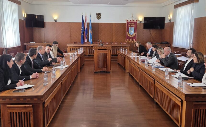 Potpredsjednik Vlade RH i ministar Branko Bačić u radnom posjetu Gradu Kninu Potpredsjednik Vlade RH i ministar Branko Bačić u radnom posjetu Gradu Kninu