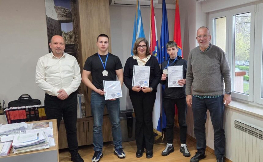 Prijem kod gradonačelnika za uspješne kninske učenike Prijem kod gradonačelnika za uspješne kninske učenike