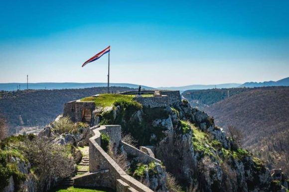 Čestitka Grada Knina povodom Dana pobjede i domovinske zahvalnosti i Dana hrvatskih branitelja