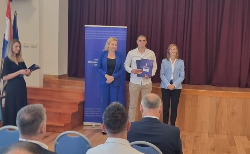 Gradu Kninu uručen ugovor Ministarstva regionalnoga razvoja i fondova Europske unije Gradu Kninu uručen ugovor Ministarstva regionalnoga razvoja i fondova Europske unije