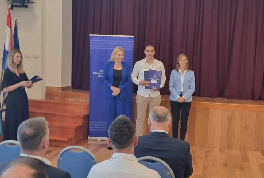 Gradu Kninu uručen ugovor Ministarstva regionalnoga razvoja i fondova Europske unije
