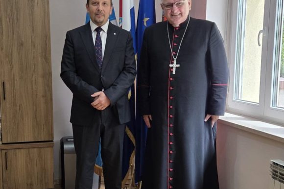 Kanonska vizitacija mons. Tomislava Rogića, biskupa Šibenske biskupije Kanonska vizitacija mons. Tomislava Rogića, biskupa Šibenske biskupije