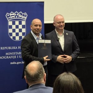 Svečano uručenje ugovora o dodjeli bespovratnih sredstava Svečano uručenje ugovora o dodjeli bespovratnih sredstava