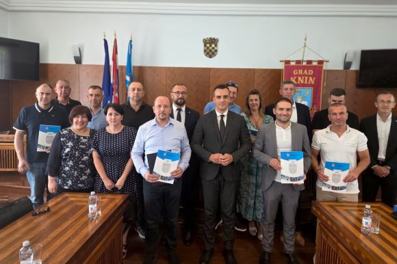 Potpisani ugovori o sufinanciranju za infrastrukturne projekte u deset gradova i općina na području Šibensko-kninske županije