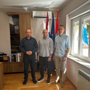 Prijem kod gradonačelnika za kninskog alpinista povodom uspješnog uspona na Matterhorn Prijem kod gradonačelnika za kninskog alpinista povodom uspješnog uspona na Matterhorn