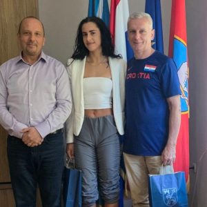 Prijem kod gradonačelnika za Danielu Jelić, juniorsku prvakinju Hrvatske u skoku u dalj