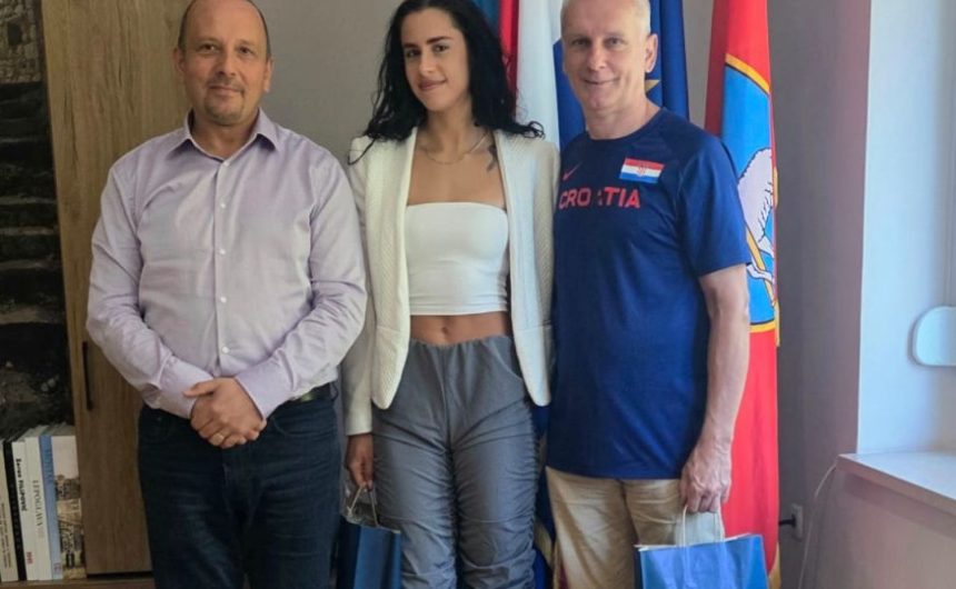 Prijem kod gradonačelnika za Danielu Jelić, prvakinju Hrvatske u skoku u dalj