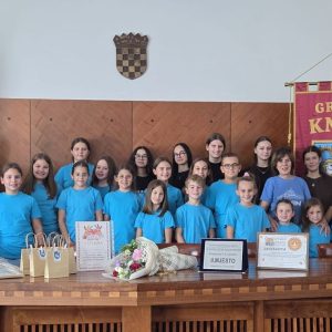 Svečani prijem kod gradonačelnika za članove KUD-a „Kralj Zvonimir“ Svečani prijem kod gradonačelnika za članove KUD-a „Kralj Zvonimir“